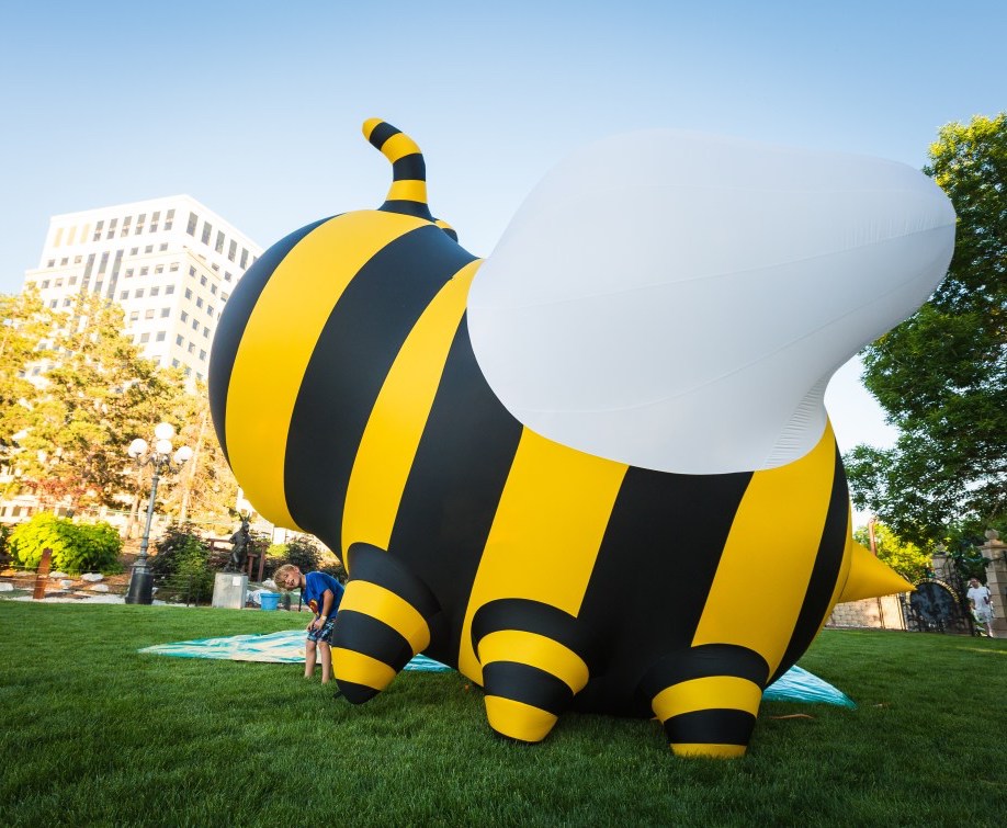 "Bee", inflatable sculpture by Bill Kennedy